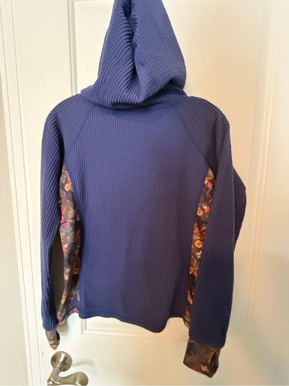 Youer Climb on hoodie, Purple & Cosmic Mushroom Size XS - Picture 8 of 10